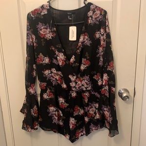 Never worn cute romper!